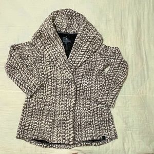 Tonia Debellis (Canada) Size XL. Beautiful brown, tan luxurious pattern.